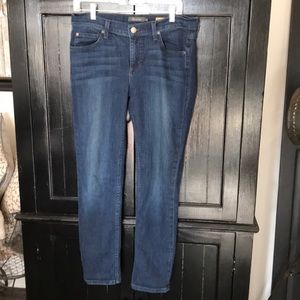 Relaxed Lily. BUNDLE 3 for 15% (or more) off.